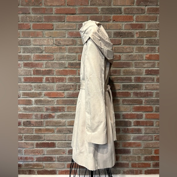 T Tahari Cream Belted Lined Jacket Size Medium. Has Tag Not Attached. - Picture 3 of 8